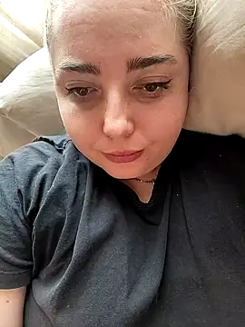 GreenOwll live cam on StripChat
