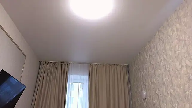 LaraSkinny