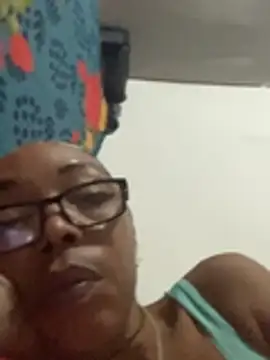 Ladyzee25 live cam on StripChat