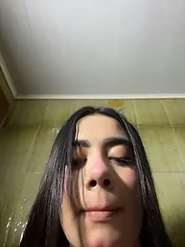 mia_kisses2