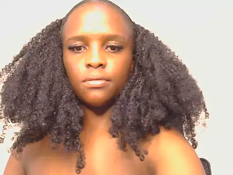 Cocoaauara live cam on StripChat