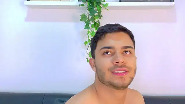 TylerWest_ live cam on StripChat