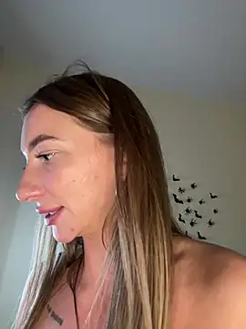 AlexaVee_