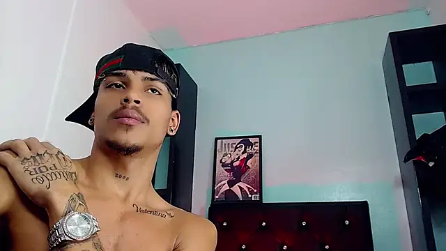 Angel_foxc13 on Stripchat