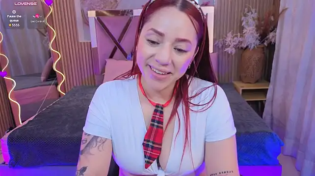 ANNE_TAY1