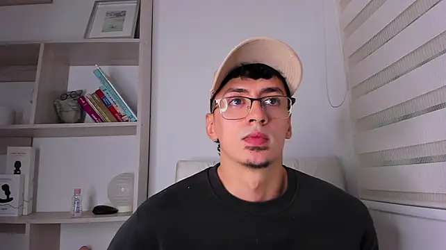 Aaron_Tate webcam