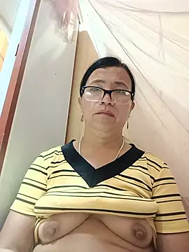 Chilly-wet live cam on StripChat