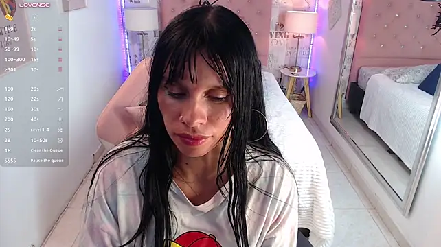 martina_cruzz live cam on StripChat
