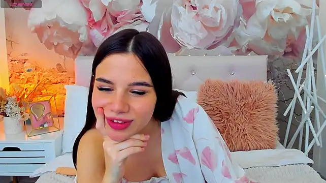 AnnLurd live cam on StripChat
