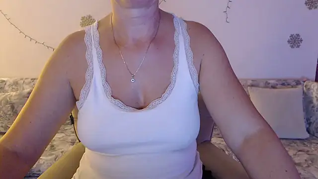 YourfantasyGiuly live cam on StripChat