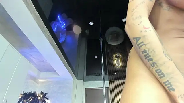 LisaAkira live cam on StripChat