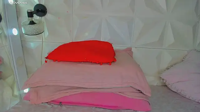 cute_latinaxxx live cam on StripChat
