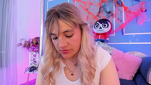 TaraTaylorr live cam on StripChat