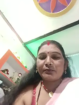 YOURFIVAA live cam on StripChat