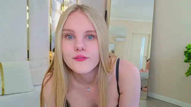 Lili_Lohan live cam on StripChat