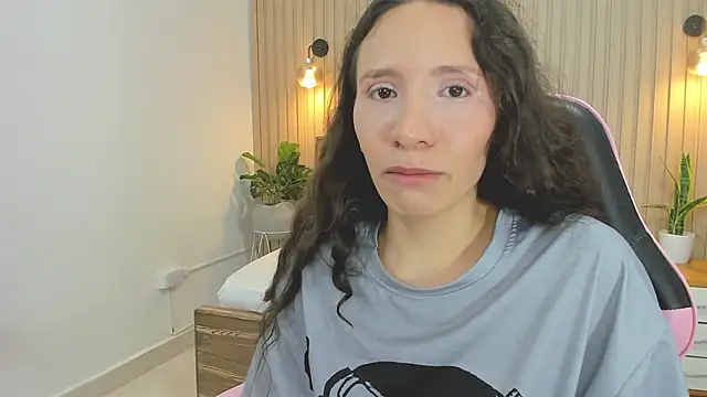 valeryn__rosse live cam on StripChat