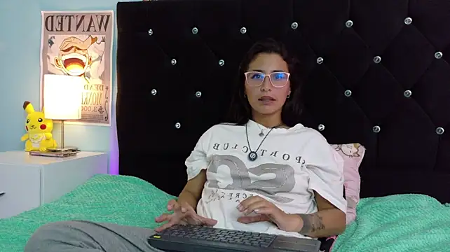 Rosee_blackk live cam on StripChat