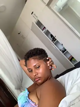madelltheebony live cam on StripChat