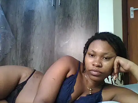 Juicyy_afriq live cam on StripChat