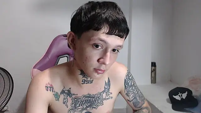nick_boystraight live cam on StripChat