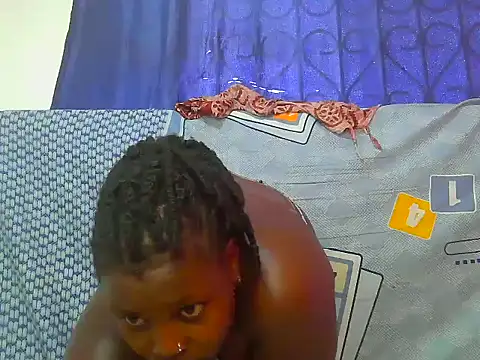Queen_beautyy live cam on StripChat