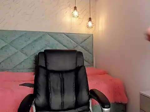 ChannelQueen__ live cam on StripChat