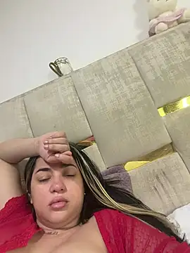CherryVelvett33 live cam on StripChat