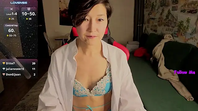 Leyla13Stoone live cam on StripChat