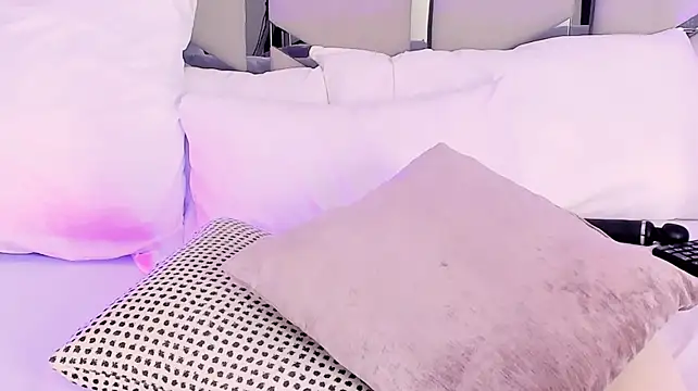 SeraphinaRollers live cam on StripChat