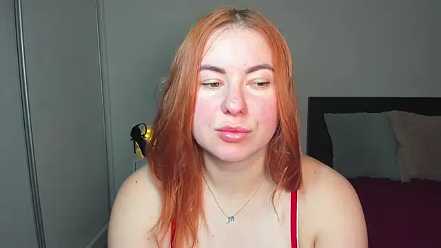 LAYLAxSTAR live cam on StripChat