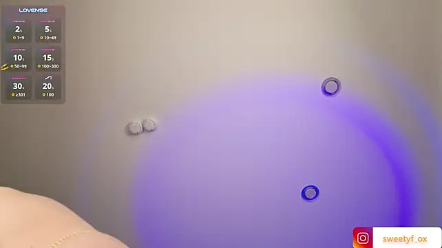 bigpussylipss smooth pussy cam room