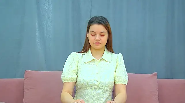 MiaCyres live cam on StripChat