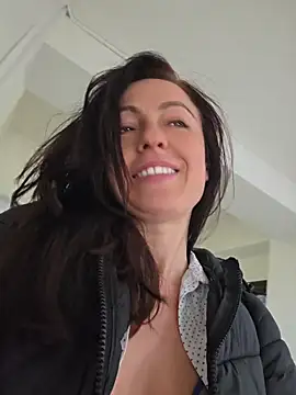 Risky_woman