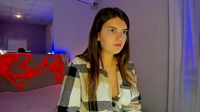 Laura_Leee