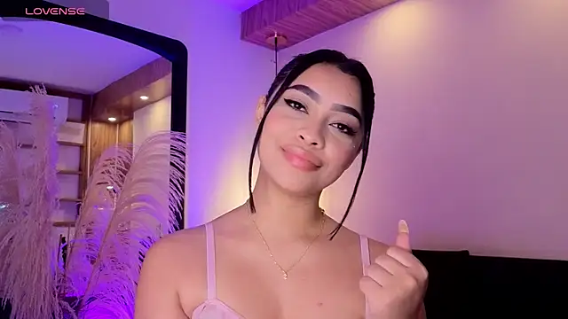 Chloe_monroee live cam on StripChat