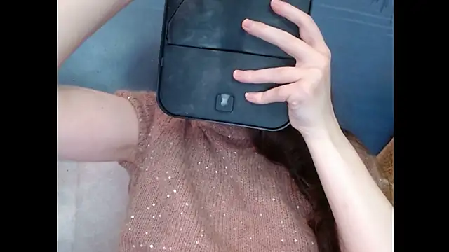 AliceTailor live cam on StripChat