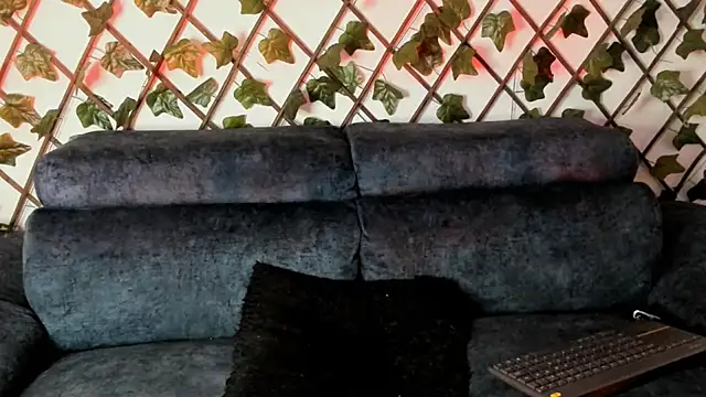 Scarletthrouse