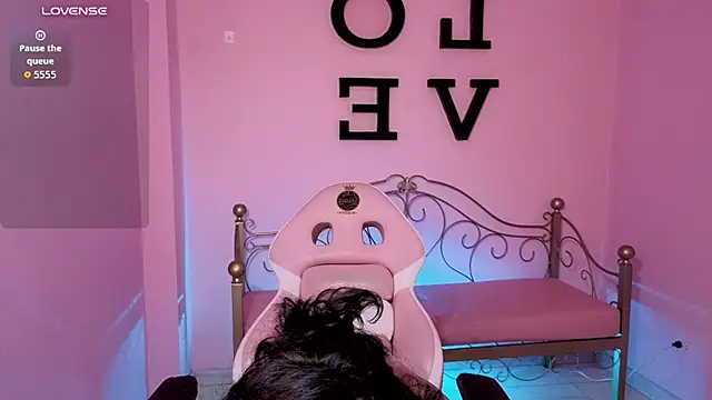 Zoe_kisses