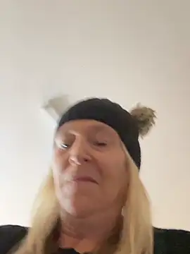 Blondnboujee53