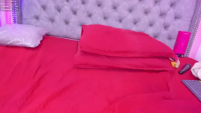 Sofia_Girl_ live cam on StripChat