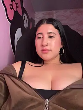 Kiitty_LS live cam on StripChat