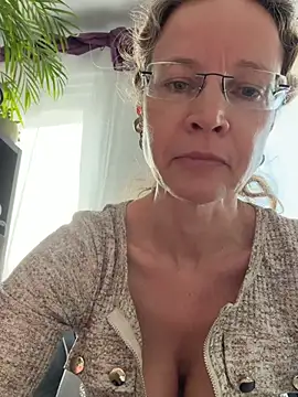 AnnikaRose live cam on StripChat