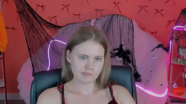 LanaWey tease webcam show
