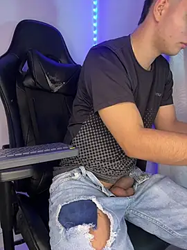 Liam_Mateo live cam on StripChat