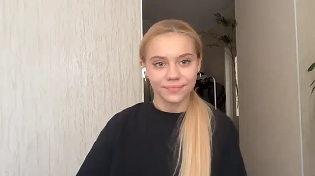 glamorforyou (F teen) - Flash my panties
