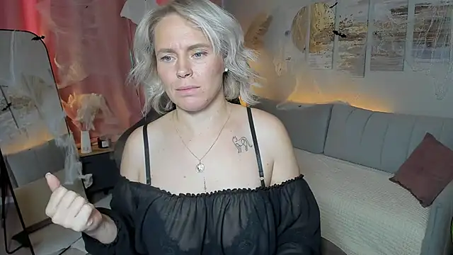 Charming_Daphny