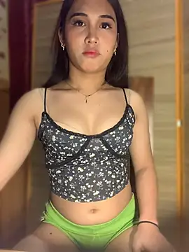 hugecock_mandy webcam