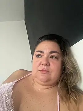 MikyVesela live cam on StripChat