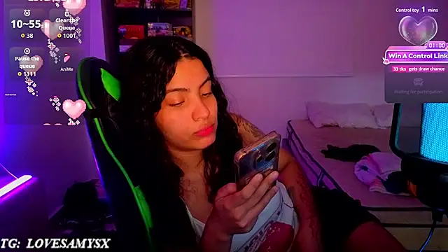 Lovelyamyy live cam on StripChat