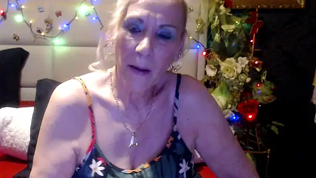 HappyWomanOn live cam on StripChat